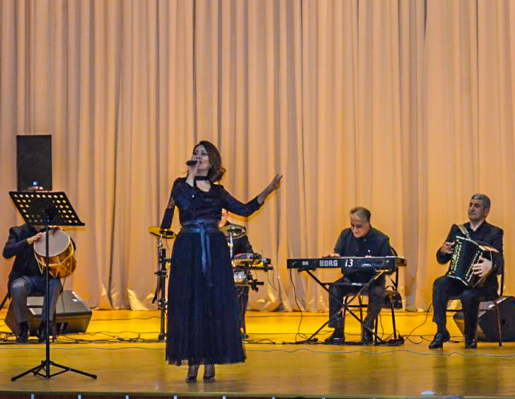 Xalq Artisti Azərin Təlim və Tədris Mərkəzində konsert proqramı ilə çıxış edib